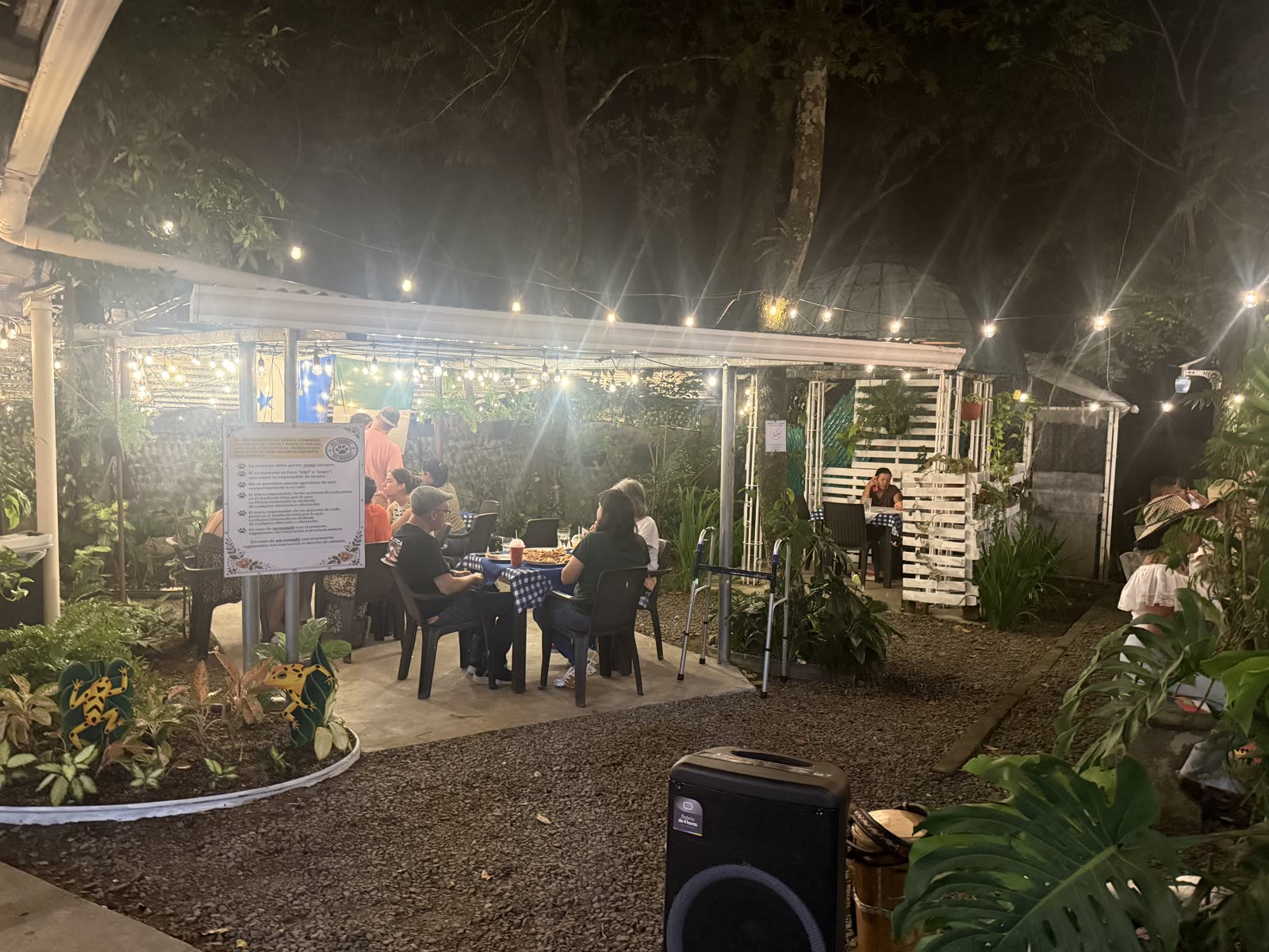 Terraza pet-friendly real de La Divina Commedia El Valle